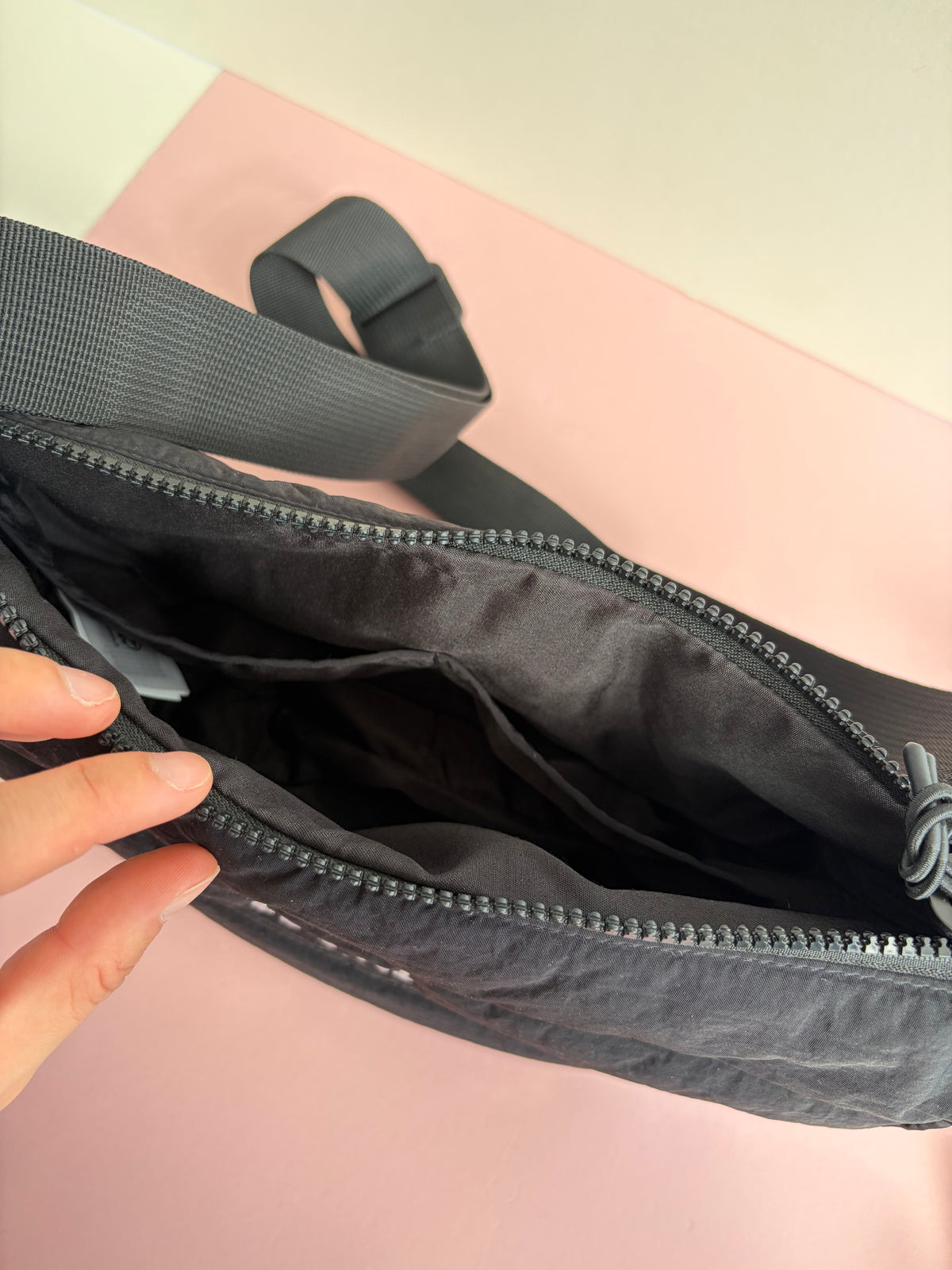hot girls read quilted shoulder bag