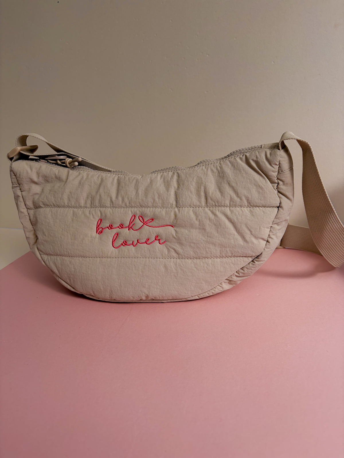 Book lover quilted shoulder bag